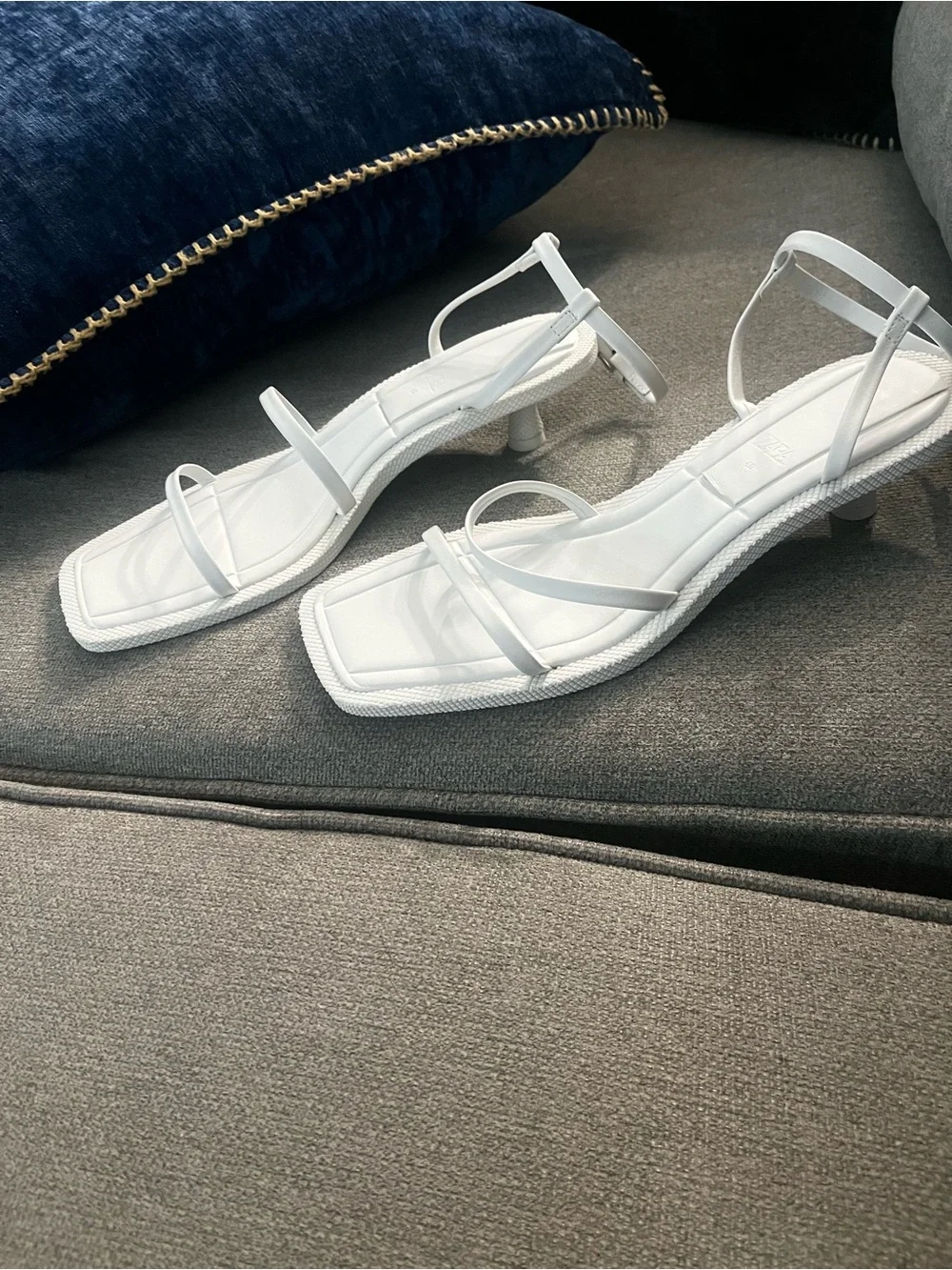 ZARA NWOT Leather White Kitten Heel Strappy Ankle‑Buckle Sandals for Women - Picture 7 of 11